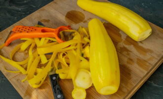 How to prepare mother-in-law's tongue from zucchini for the winter? We wash the zucchini and peel them.