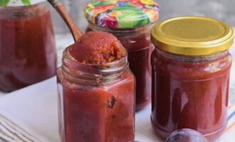 Wij gebruiken jam als lekkernij bij de thee. Eet smakelijk!