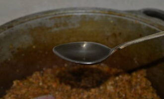 Pour vinegar essence into the mixture. Mix again. Pour the hot mixture into sterile jars and seal. Turn the jars upside down, wrap them up and leave until completely cool.