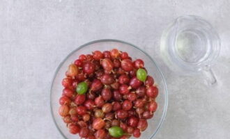 We wash the berries and remove spoiled fruits.