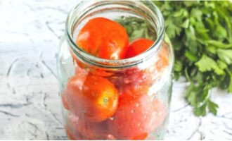 Fill the container to the top with tomatoes, pressing lightly.