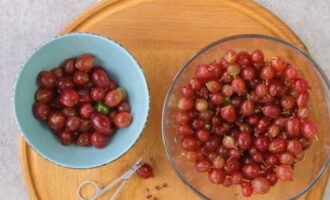 Koristite praktične škare za podrezivanje konjskih repova.