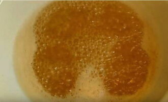 Boil the syrup over low heat and stirring constantly for 5 minutes.