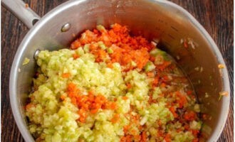 Transfer the mixture into a saucepan or saucepan. Pour in vegetable oil here. We boil the treat on the stove and then simmer over low heat for an hour and a half.