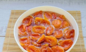 Set aside for a couple of hours or place in the refrigerator overnight. The apricots will release their juice and the sugar crystals will melt.