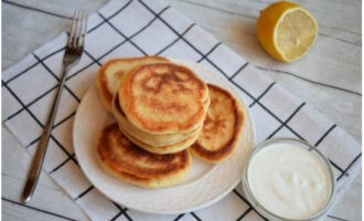 Lush pancakes without yeast and milk are ready. You can try!