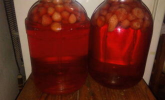 We put the fragrant compote in the cellar or other cool place. In winter we enjoy fragrant compote. Bon appetit!