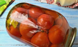 Marinated tomatoes with citric acid for a 3-liter jar are ready for the winter. Put it away for storage!