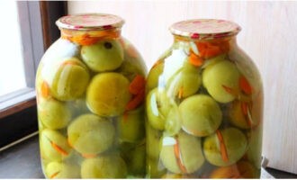 Pickled green tomatoes are finger licking ready. Store in a cool place.