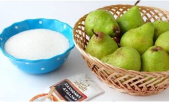 Let's prepare pears in syrup for the winter in slices. We prepare products according to the list of ingredients.