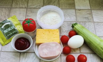 To prepare zucchini pizza in a frying pan, prepare the ingredients and proceed directly to the process.