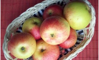 How to dry apples in the oven at home? Let's prepare fresh fruit.