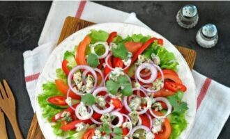 Serveer het aperitief onmiddellijk op tafel en geniet van de heerlijke smaak. Eet smakelijk!