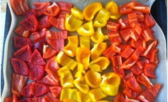 Line a baking sheet with high-quality parchment. I take siliconized one so that nothing sticks. Arrange the pepper.