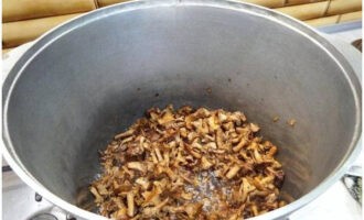 Add the dried mushrooms here and fry until fully cooked. Add salt. The fat should melt completely.