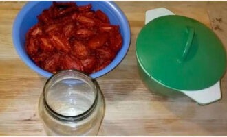 Dry sterilize small jars with lids.