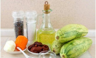 How to cook squash caviar in a frying pan so you can eat it right away? To speed up the process and for your own convenience, lay out everything you need on the work surface.