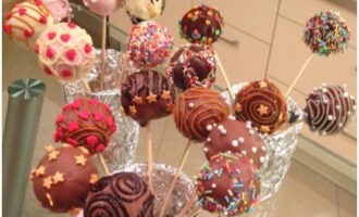 Els cake pops en un pal a casa ja estan a punt!