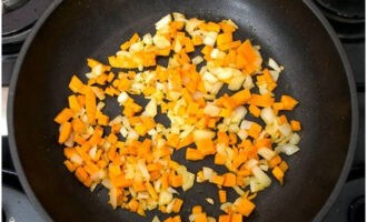 When all the zucchini is ready, saute the finely chopped onion and carrots.