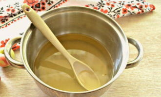 Drain the water into the pan. Add sugar, heat and stir constantly until the dry ingredient dissolves.