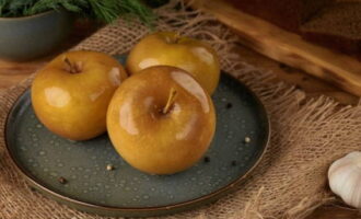 Pickled apples in jars are ready for the winter. Store in a cool place.