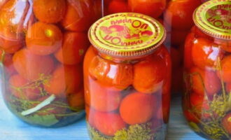 Sweet canned tomatoes for the winter in jars for storage in the apartment are ready!