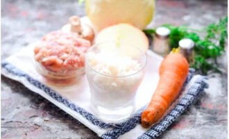 Classic cabbage rolls from fresh cabbage are prepared very simply according to a step-by-step recipe. We are preparing a food package.