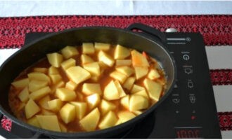 Add peeled and randomly chopped potatoes to the boiling broth.