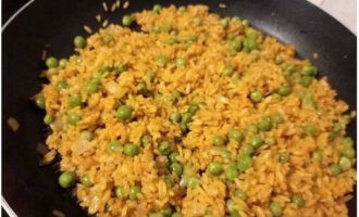 Remove the lid when the peas are completely defrosted and well heated.