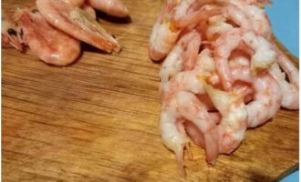 Thaw the shrimp and peel them (if necessary).