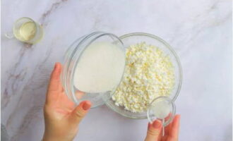 In a deep plate, mix sifted flour, granulated sugar, salt and soda.