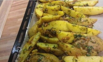 Line a baking sheet with parchment and carefully lay out the potatoes, bake for 20 minutes at 190 degrees.