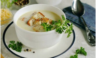 Serve in soup bowls, garnished with a sprig of parsley and toasted bread. Grate hard cheese and sprinkle on it before eating. Bon appetit!