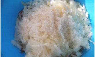 We put the prepared rice into a common preparation.