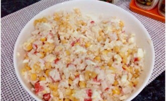 Classic crab salad with corn and rice is ready. Serve and enjoy!