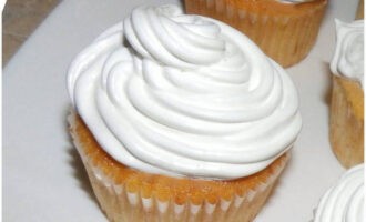 Cover with cream cheese-based cream or any other cream of your choice. Bon appetit!