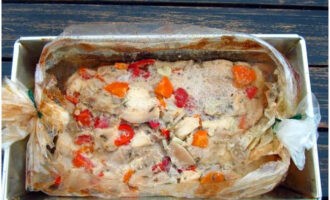 Then put the terrine in the refrigerator for 4 hours to completely harden.