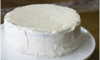 Next, spread the remaining curd cream over the top and sides of the cake.