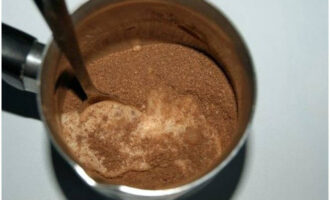 Pour the cocoa and sugar mixture into a saucepan, pour in the milk and mix well.