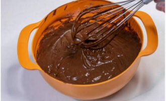 To stabilize, place the chocolate ganache in the refrigerator and stir occasionally. You can store it for 3-5 days, covered with cling film in contact. Bon appetit!