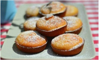 Remove the muffins from the mold. If desired, you can sprinkle them with powdered sugar. Bon appetit!