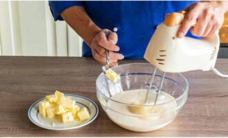 Beat eggs with sugar until fluffy foam is obtained. Gradually add softened butter and continue beating.