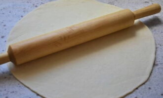 Thin yeast-free pizza dough is ready. Roll out and fill with filling to taste.