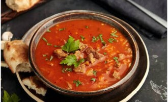 Beef kharcho soup with rice is ready. Pour into plates and serve, topped with chopped herbs!