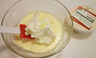 Add mascarpone to the yolk mixture and mix.