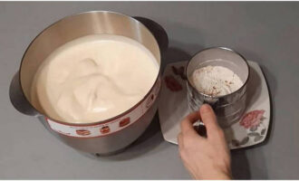 Sift the wheat flour through a sieve and mix with cocoa powder in a separate bowl.