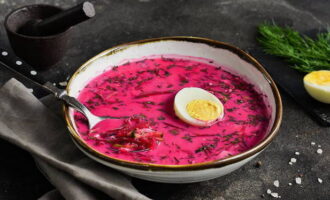 Classic cold beetroot soup is ready. Serve and try!