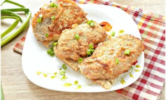 Juicy pork chops in a frying pan are ready. Serve and enjoy quickly!