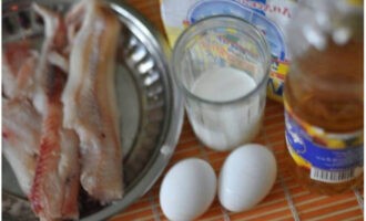 Pollock în aluat într-o tigaie este foarte ușor de preparat. Să pregătim ingredientele necesare pentru pregătirea unui preparat din pește.