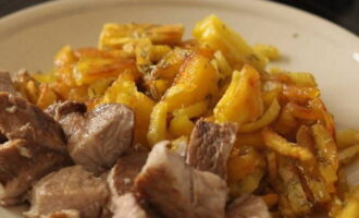 Classic fried potatoes in a frying pan are ready. Serve to the table!